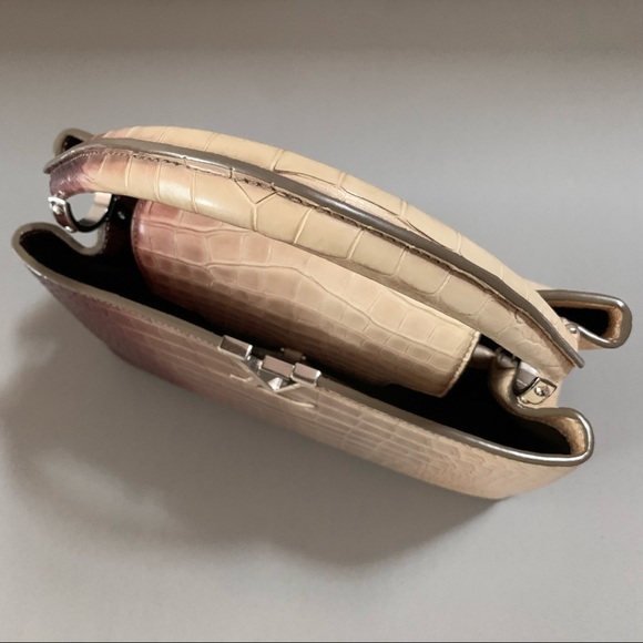 Louis Vuitton Capucines MM Alligator - Picture 15 of 16